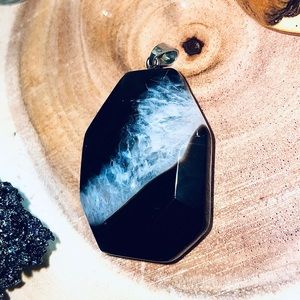 Beautiful Black onyx gem stone pendant necklace